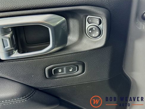 Used 2023 Jeep Wrangler Unlimited Sahara AWD/4WD image 21