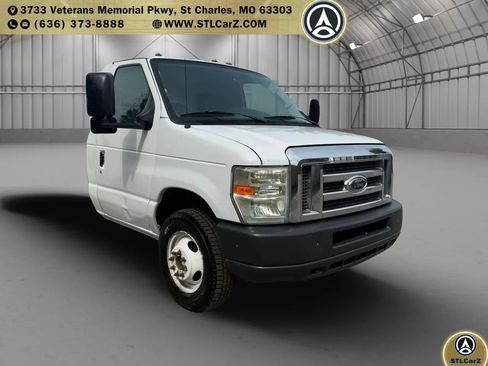 Used 2011 Ford E-450 and Econoline 450 Super Duty RWD image 3