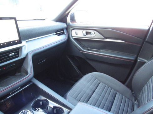 Used 2025 Ford Explorer ST-Line AWD/4WD image 27