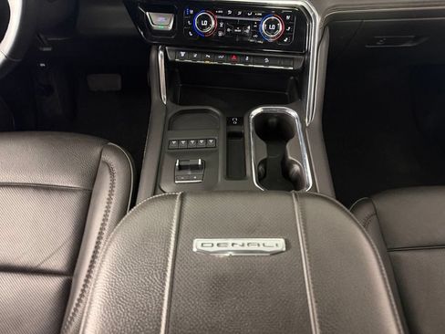 Used 2025 GMC Sierra 3500 Denali w/ Technology Package AWD/4WD image 17