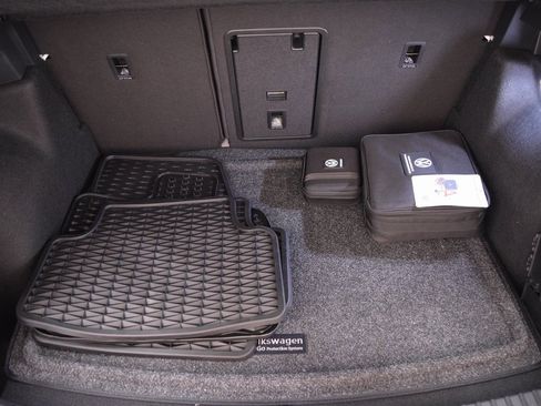 New 2025 Volkswagen Taos SEL image 12