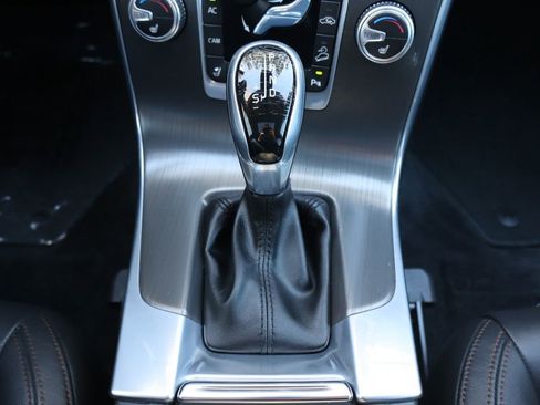 Used 2016 Volvo V60 T5 Cross Country Platinum image 37