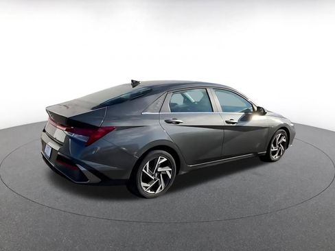 Used 2025 Hyundai Elantra SEL image 15