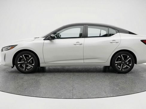 Used 2025 Nissan Sentra SV FWD image 3