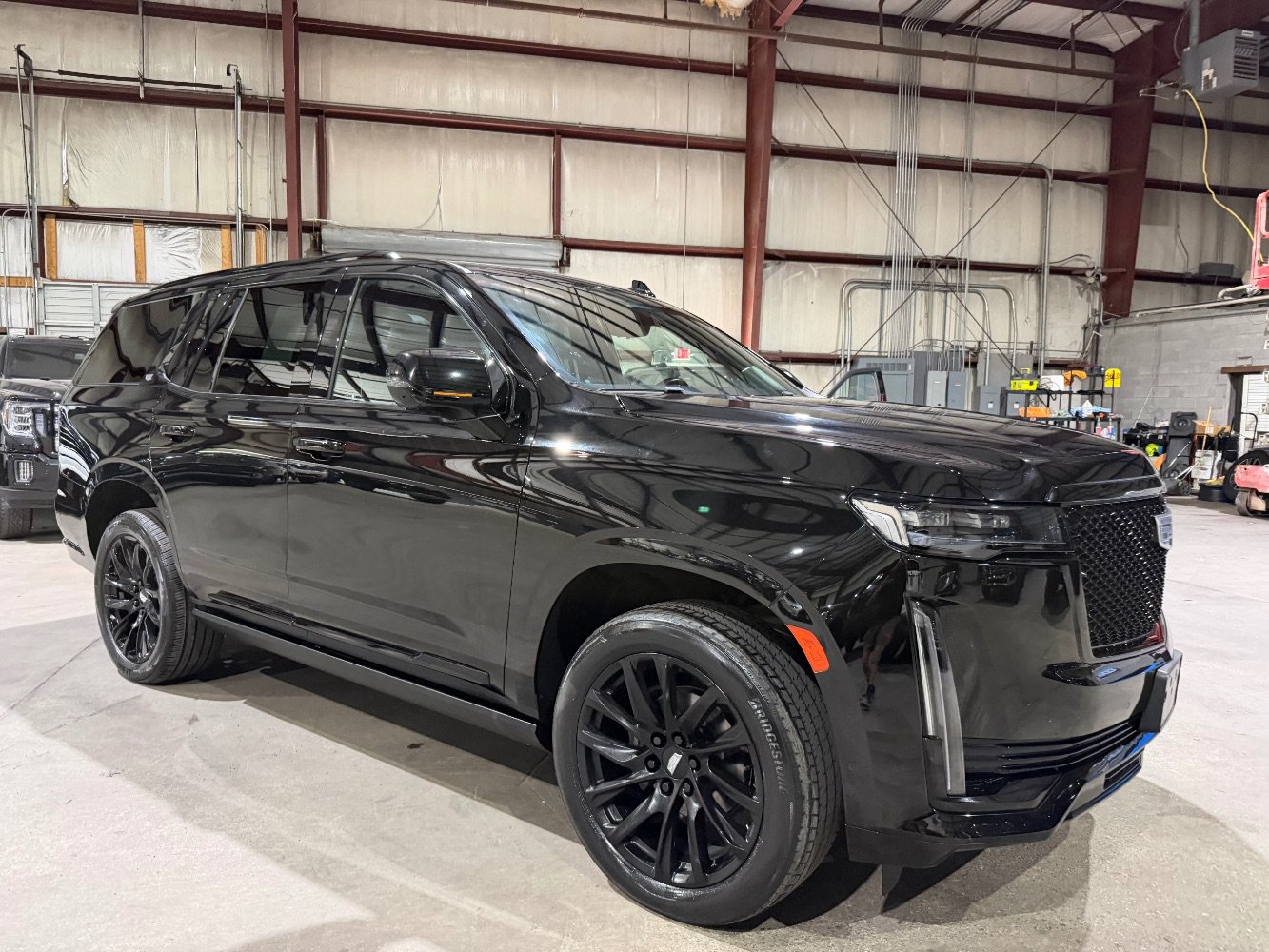Used 2022 Cadillac Escalade Sport Platinum w/ LPO, ONYX Package AWD/4WD image 2