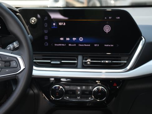 Used 2024 Chevrolet Trax LT w/ Driver Confidence Package image 16