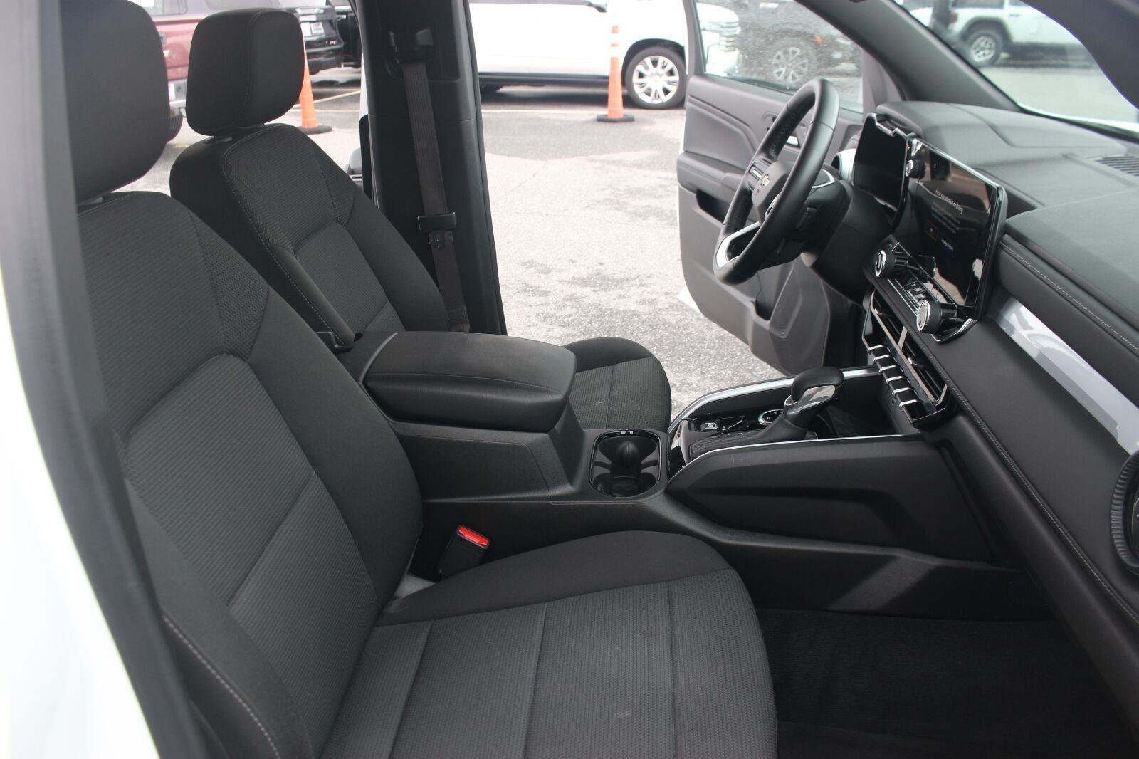 Used 2024 Chevrolet Colorado LT AWD/4WD image 33