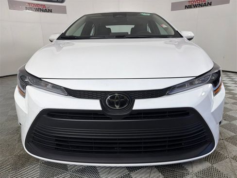Used 2025 Toyota Corolla LE image 8