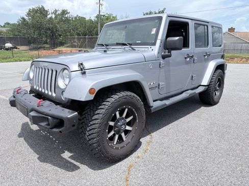 Used 2016 Jeep Wrangler Unlimited Sahara w/ Max Tow Package AWD/4WD image 7
