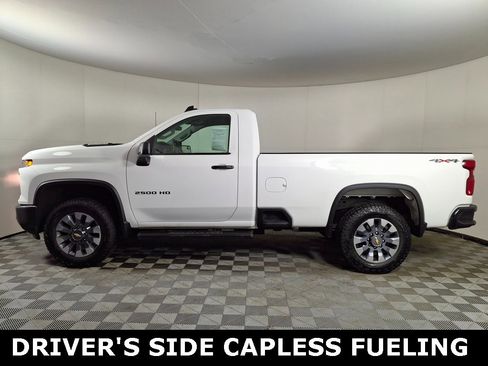 Used 2024 Chevrolet Silverado 2500 W/T w/ WT Convenience Package image 2