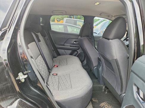 Used 2026 Nissan Kicks SV AWD/4WD image 9