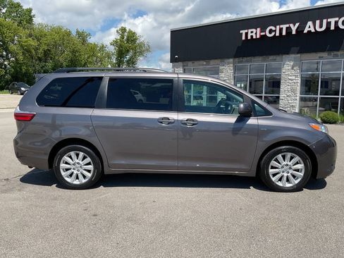 Used 2017 Toyota Sienna LE AWD/4WD image 9