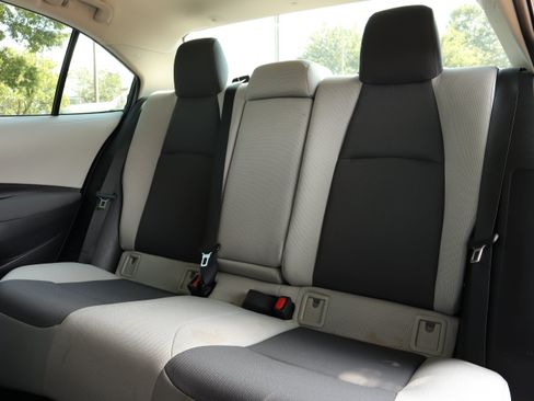 Used 2025 Toyota Corolla LE FWD image 9