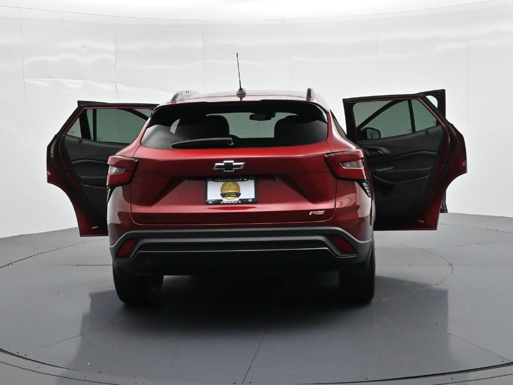 Used 2025 Chevrolet Trax RS w/ Sunroof Package FWD image 26