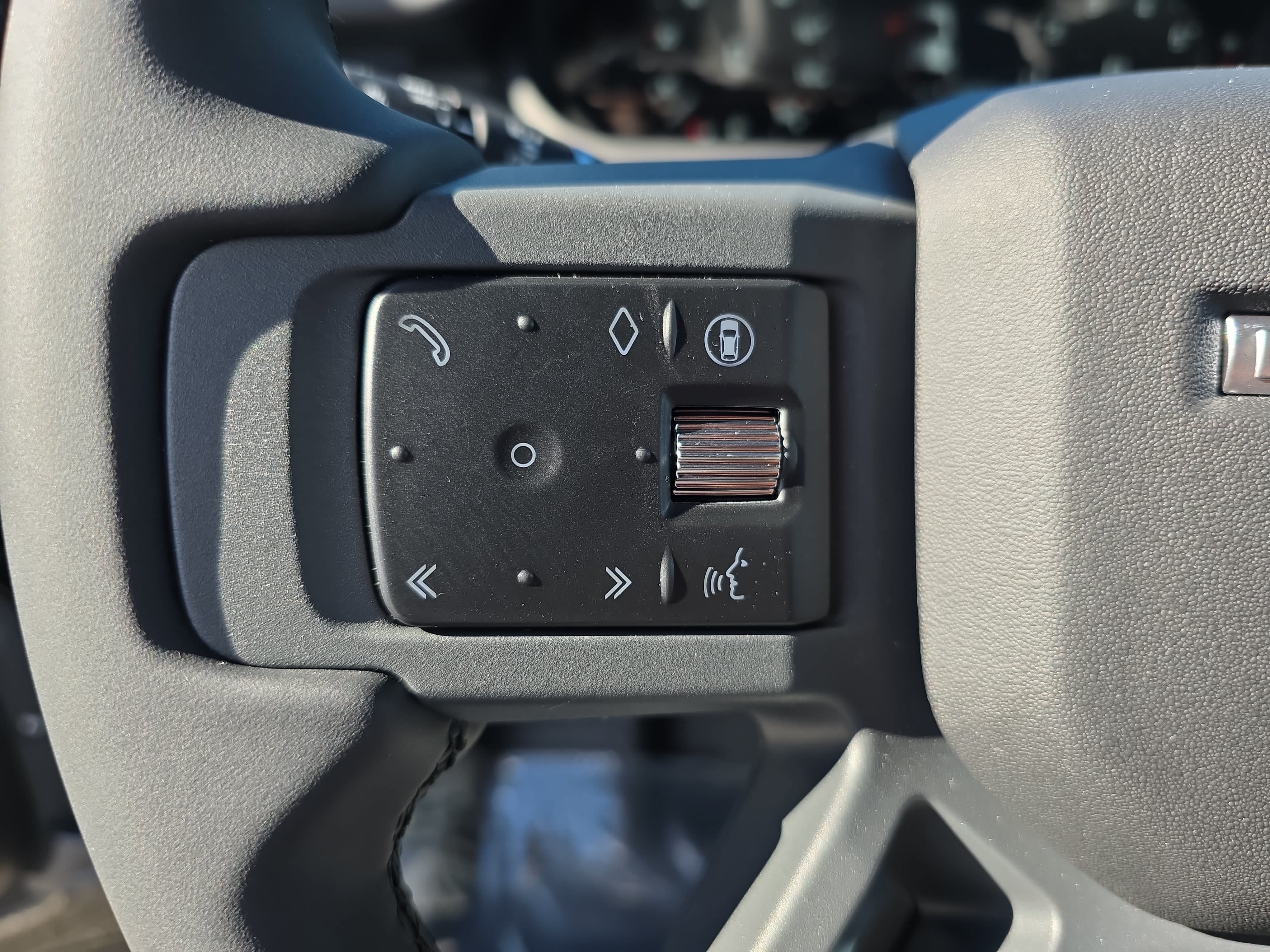 New 2026 Land Rover Defender 110 X-Dynamic SE AWD/4WD image 16