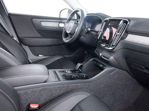 Certified 2025 Volvo XC40 B5 Plus w/ Protection Package Premier AWD/4WD image 25