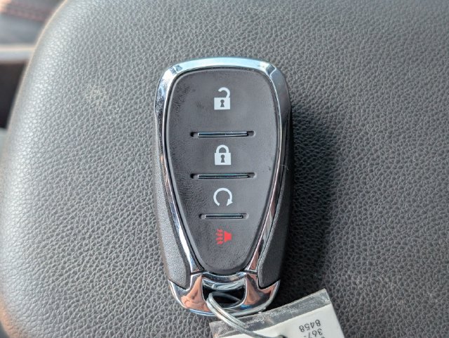 Used 2025 Chevrolet Trax RS w/ Sunroof Package FWD image 30