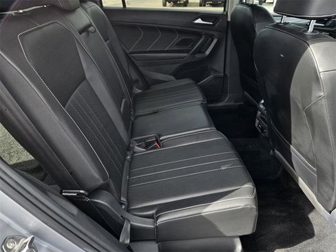 Used 2022 Volkswagen Tiguan SE image 31