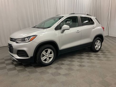 Used 2020 Chevrolet Trax LT w/ LT Convenience Package image 5