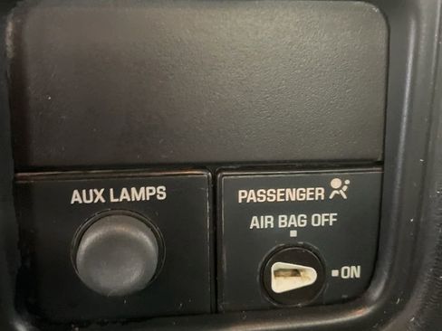 Used 2001 Chevrolet Silverado 3500 4x4 Regular Cab w/ Snow Plow Prep Pkg image 17