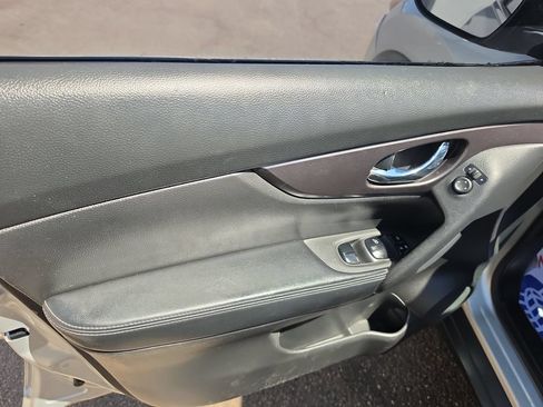 Used 2016 Nissan Rogue S AWD/4WD image 10