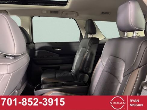 New 2025 Nissan Pathfinder Platinum image 28