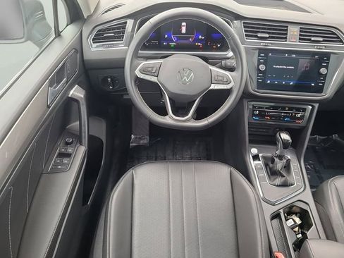 Used 2022 Volkswagen Tiguan SE FWD image 17