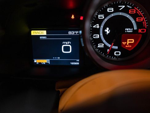 Used 2016 Ferrari 488 GTB RWD image 18