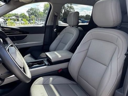 Used 2025 Lincoln Nautilus Premier AWD/4WD image 8