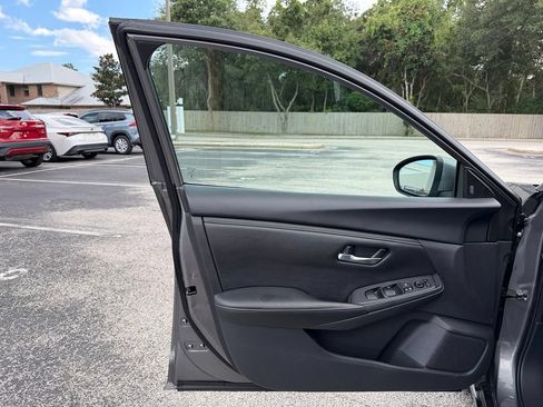 Used 2024 Nissan Sentra SV FWD image 32