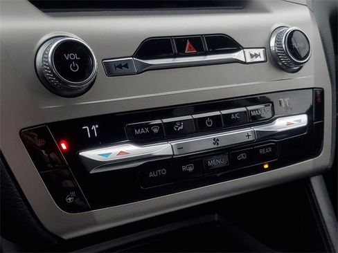 Used 2021 Ford Explorer XLT w/ Equipment Group 202A image 25