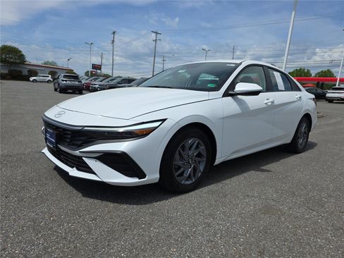 Certified 2025 Hyundai Elantra Blue image 9