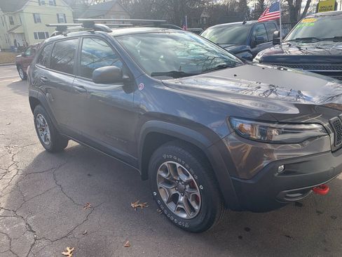 Used 2020 Jeep Cherokee Trailhawk AWD/4WD image 2