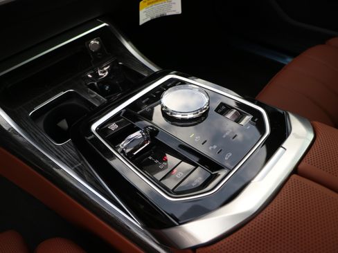 Certified 2025 BMW 740i xDrive AWD/4WD image 24