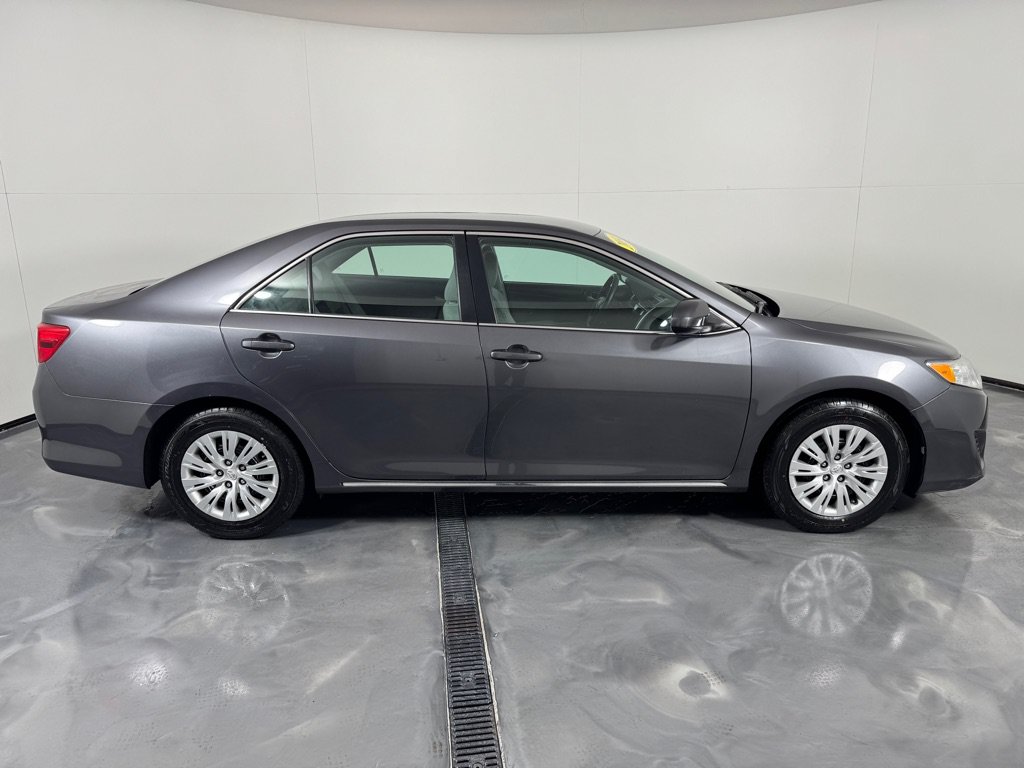 Used 2014 Toyota Camry LE FWD image 4