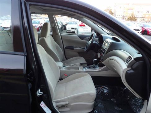 Used 2010 Subaru Impreza 2.5i Premium image 8