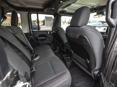 Used 2025 Jeep Wrangler Unlimited Rubicon AWD/4WD image 28