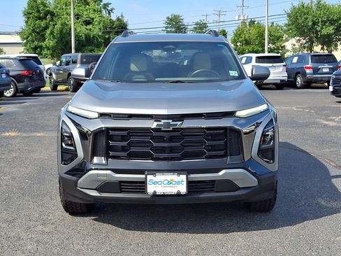 Used 2025 Chevrolet Equinox ACTIV AWD/4WD image 2