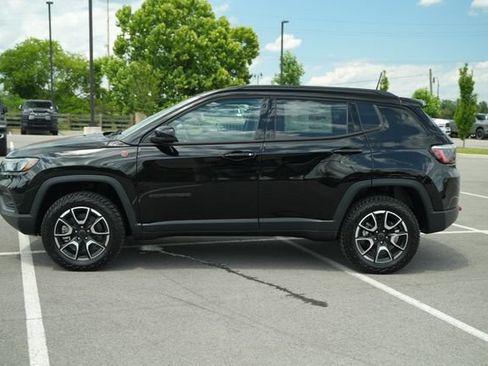 New 2026 Jeep Compass Trailhawk w/ Sun, Sound & Navigation Group AWD/4WD image 4