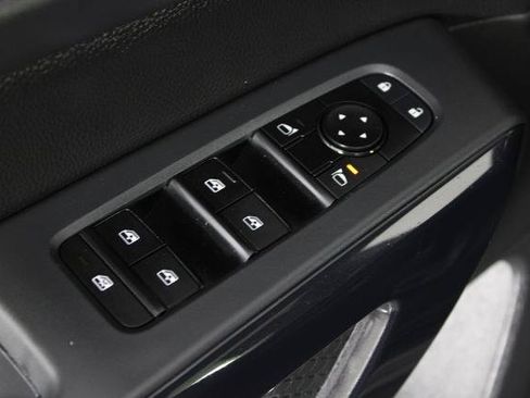 Certified 2025 Nissan Pathfinder SV AWD/4WD image 24