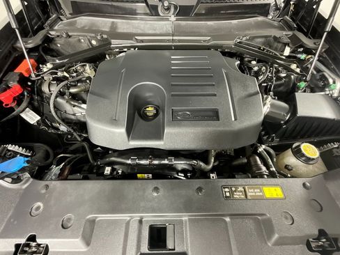 Used 2021 Land Rover Defender 110 SE image 29