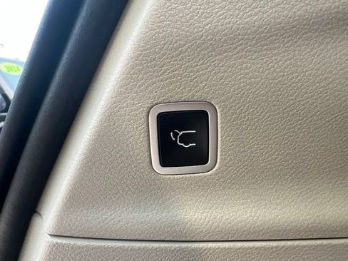 Certified 2024 Chrysler Pacifica Touring-L FWD image 12
