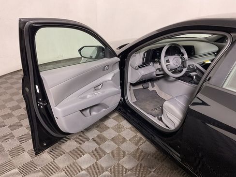 New 2026 Hyundai Elantra SE FWD image 17