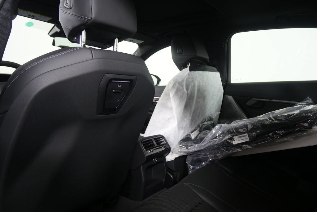 Used 2026 BMW i5 eDrive40 w/ Premium Package RWD image 15