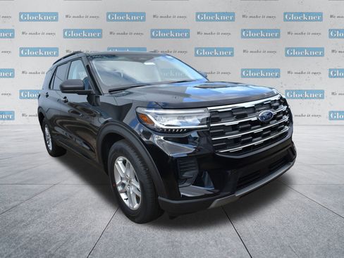 New 2026 Ford Explorer Active image 2