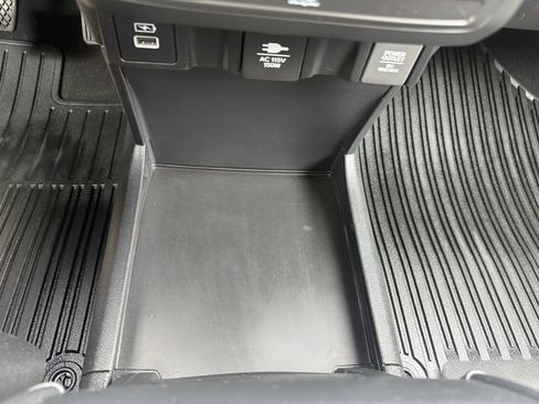 Used 2024 Honda Odyssey Elite image 26