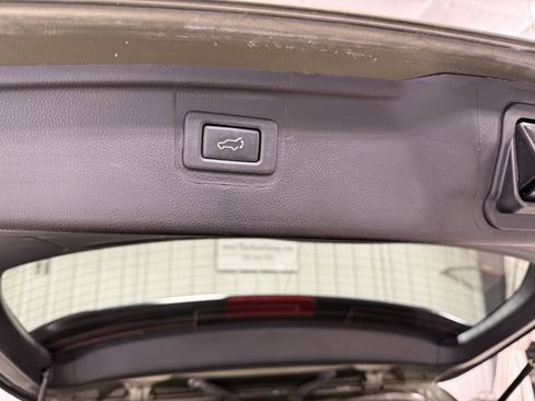 Used 2017 Subaru Outback 2.5i Premium image 8