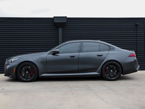 Used 2025 BMW M5 w/ Carbon Package image 2