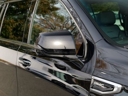 Used 2022 GMC Yukon XL Denali image 10