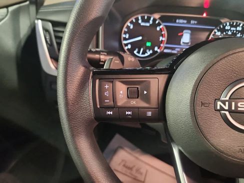 Used 2023 Nissan Rogue SV image 29